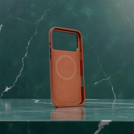 Larsen Original – iPhone 17 Pro Genuine Leather Case with MagSafe - Larsen